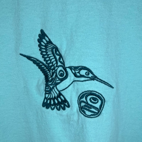 St Eugene Golf Resort Casino Embroidered Native Hummingbird Souvenir T Shirt M - Picture 2 of 5
